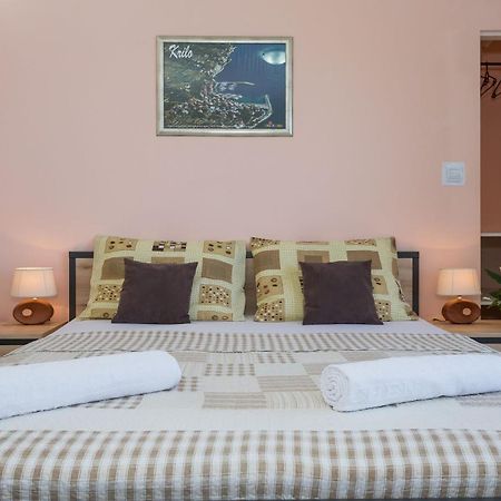 Apartments Verica - 15 M From Beach Krilo Exterior photo